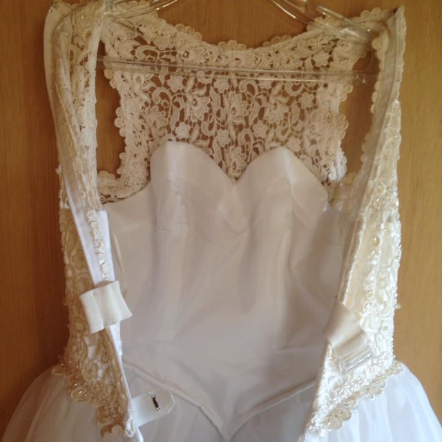 ウエディングドレス 白×オフホワイト スパンコール ビーズ  レース レディースのフォーマル/ドレス(ウェディングドレス)の商品写真