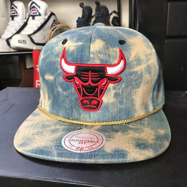 MITCHELL & NESS(ミッチェルアンドネス)のブルズ キャップ スポーツ/アウトドアのスポーツ/アウトドア その他(バスケットボール)の商品写真