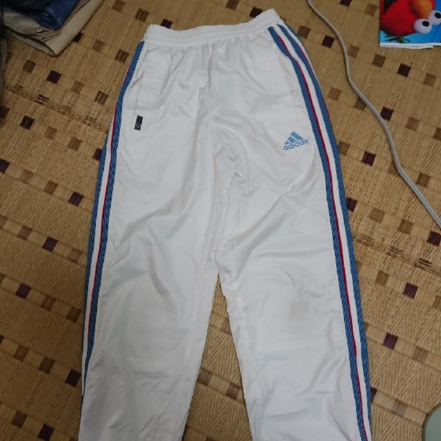 adidas(アディダス)のアディダス  ジャージ  ズボン130㎝ キッズ/ベビー/マタニティのキッズ服男の子用(90cm~)(パンツ/スパッツ)の商品写真