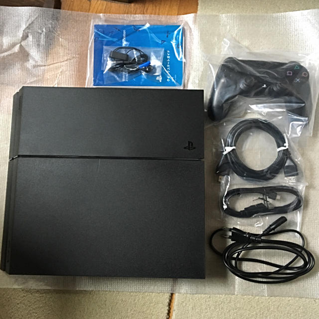 PlayStation4(プレイステーション4)のPlayStation4 500GB ジェットブラック エンタメ/ホビーのゲームソフト/ゲーム機本体(家庭用ゲーム機本体)の商品写真