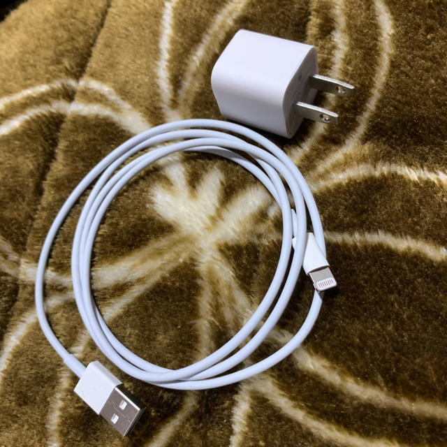 Apple(アップル)のiPhone 純正 USB  スマホ/家電/カメラのスマートフォン/携帯電話(バッテリー/充電器)の商品写真