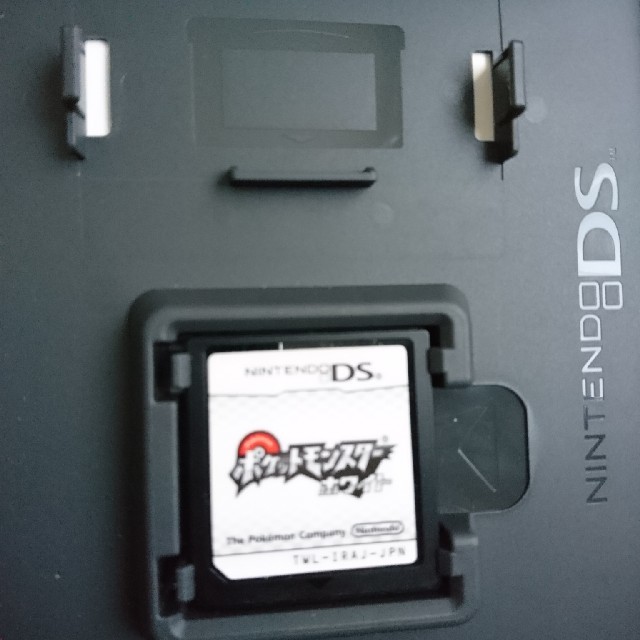 ニンテンドーDS(ニンテンドーDS)のNINTENDO DS ポケットモンスター ホワイト エンタメ/ホビーのゲームソフト/ゲーム機本体(家庭用ゲームソフト)の商品写真