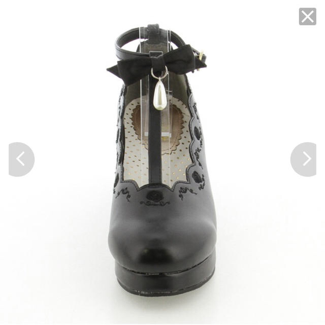 《最終値下げ》クイーンビー♡ローズ刺繍Tストラップパンプス レディースの靴/シューズ(ハイヒール/パンプス)の商品写真
