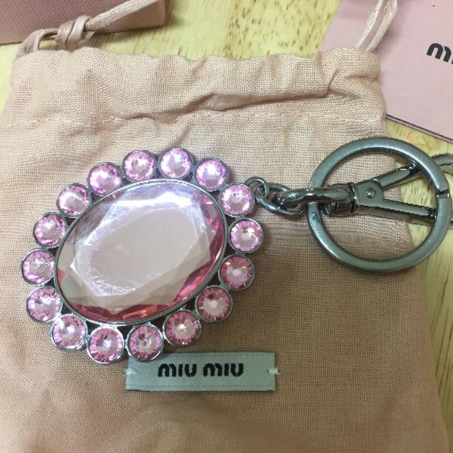 miumiu(ミュウミュウ)の1月8日まで値下げ！美品miumiuキーリング❤️ レディースのファッション小物(キーホルダー)の商品写真