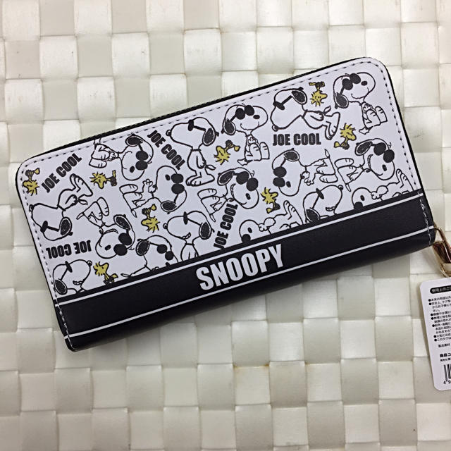 SNOOPY(スヌーピー)のスヌーピー おしゃれなモノトーン 長財布 レディースのファッション小物(財布)の商品写真