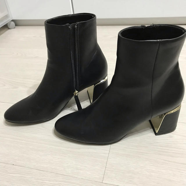 ZARA(ザラ)のZARA ショートブーツ レディースの靴/シューズ(ブーツ)の商品写真