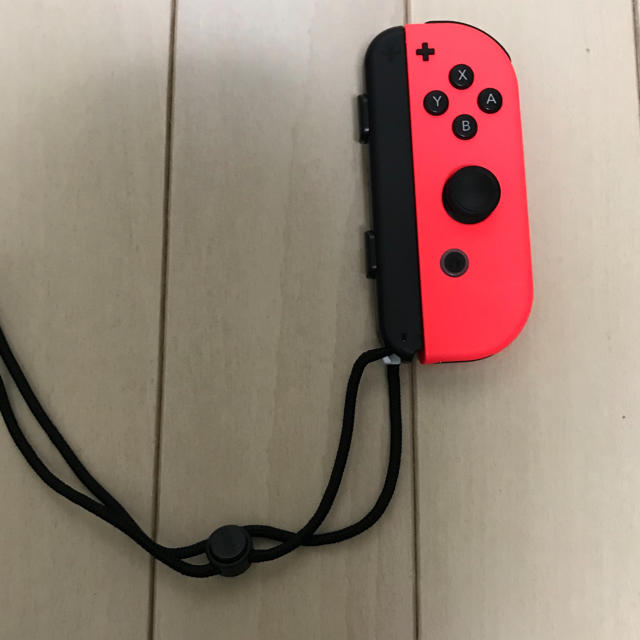 Nintendo Switch(ニンテンドースイッチ)のJoy-Con ジョイコン R ジャンク エンタメ/ホビーのゲームソフト/ゲーム機本体(その他)の商品写真