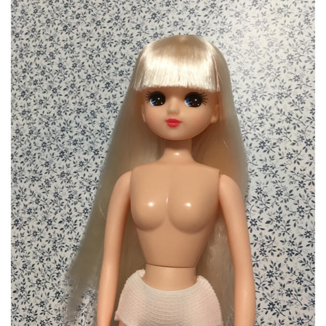 Takara Tomy(タカラトミー)のリカちゃんキャッスル スタンダードリカちゃん ホワイトヘア キッズ/ベビー/マタニティのおもちゃ(ぬいぐるみ/人形)の商品写真