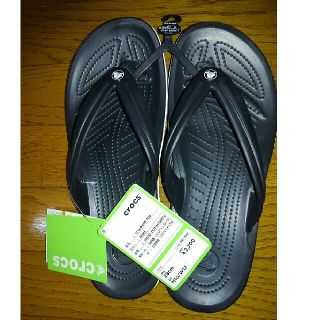 クロックス(crocs)の値下げしました！！crocs flipサンダル W12 28㎝新品未使用品！！(サンダル)