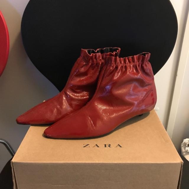 ZARA(ザラ)の☆ザラ 新品 本革エナメルレザー ショートブーツ 赤 38☆ レディースの靴/シューズ(ブーツ)の商品写真