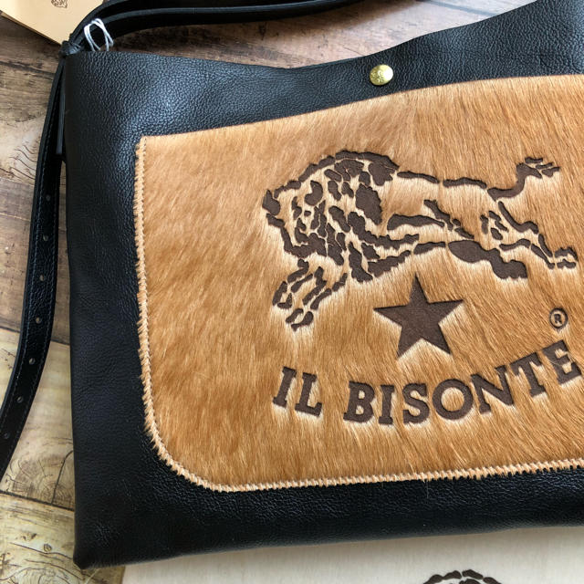 IL BISONTE(イルビゾンテ)の新品 イルビゾンテ　ショルダーバッグ❁ A4 激レア商品 レディースのバッグ(ショルダーバッグ)の商品写真