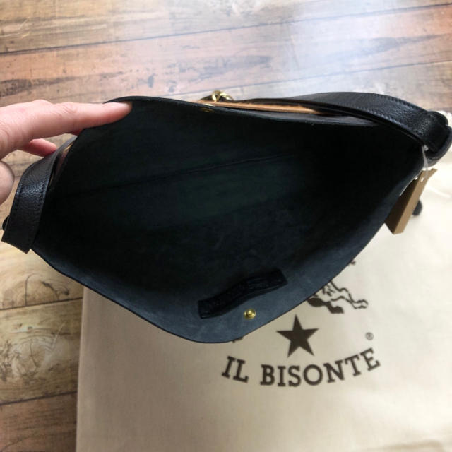 IL BISONTE(イルビゾンテ)の新品 イルビゾンテ　ショルダーバッグ❁ A4 激レア商品 レディースのバッグ(ショルダーバッグ)の商品写真