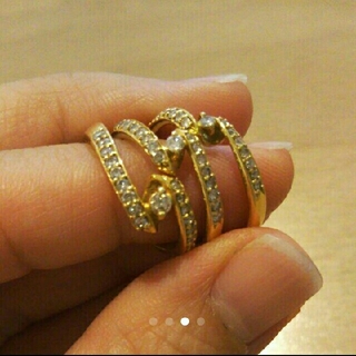 ヨンドシー(4℃)のK18 3連ダイヤモンドリング(リング(指輪))