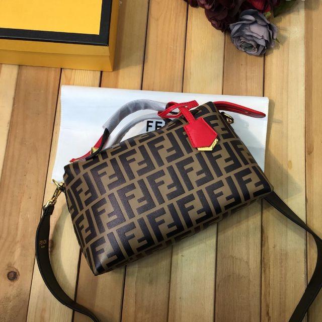 Fendi ショルダーバッグレディース