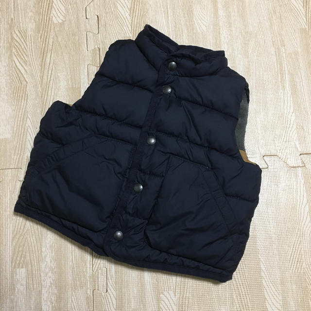 babyGAP(ベビーギャップ)の美品！！ GAPダウンベスト９０☆ キッズ/ベビー/マタニティのキッズ服男の子用(90cm~)(ジャケット/上着)の商品写真