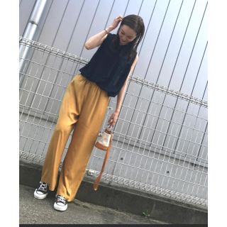 アーバンリサーチ(URBAN RESEARCH)のURBAN RESEARCH サテンギャザーワイドパンツ(カジュアルパンツ)