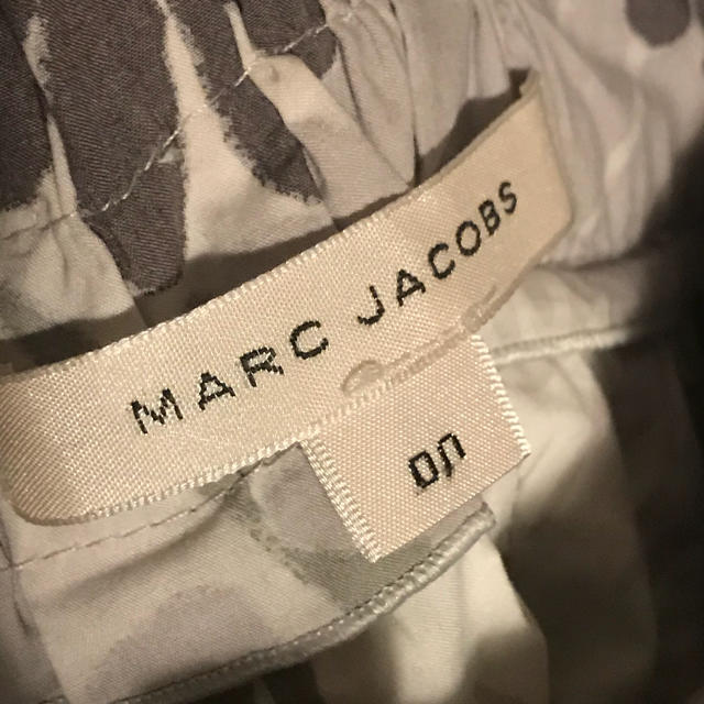 MARC JACOBS(マークジェイコブス)のSALE🚩MARC JACOBS デイジー柄🌼カチャベルト付きスカート レディースのスカート(ひざ丈スカート)の商品写真