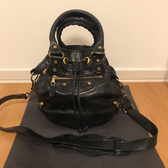 Balenciaga(バレンシアガ)のBalenciaga Mini Pompon Gold&Black レディースのバッグ(ハンドバッグ)の商品写真