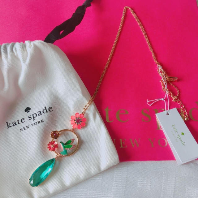 kate spade new york(ケイトスペードニューヨーク)のケイトスペード  ハミングバード 大粒ドロップビジュー  ネックレス 新品 レディースのアクセサリー(ネックレス)の商品写真