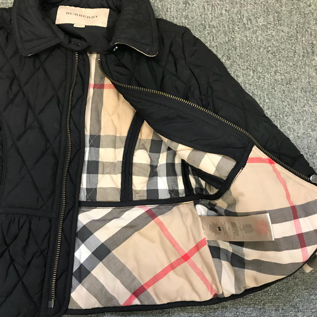 BURBERRY(バーバリー)のバーバリー キルティングコート 6y116cm キッズ/ベビー/マタニティのキッズ服女の子用(90cm~)(コート)の商品写真