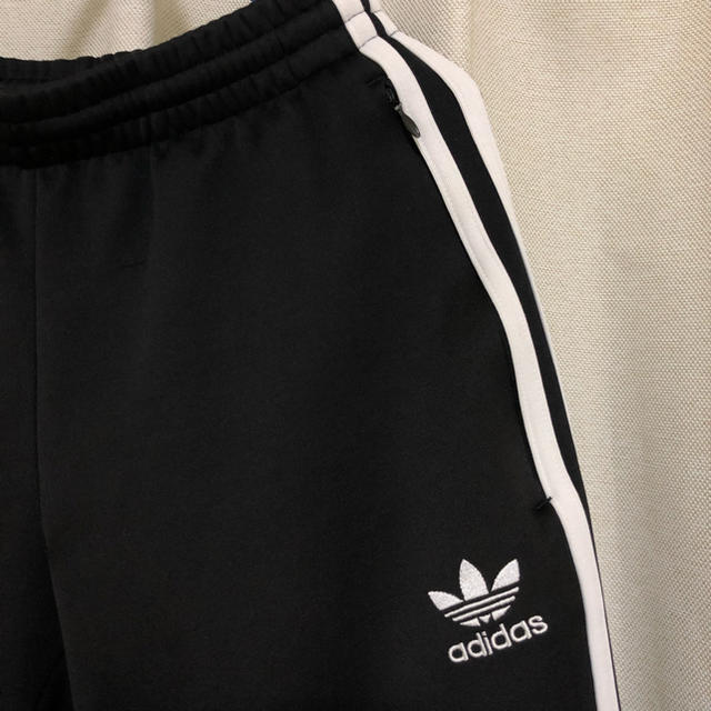 adidas(アディダス)のアディダスオリジナルス トラックパンツ メンズのパンツ(その他)の商品写真