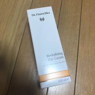 ドクターハウシュカ(Dr.Hauschka)のリバイタライジング デイ クリーム(乳液/ミルク)