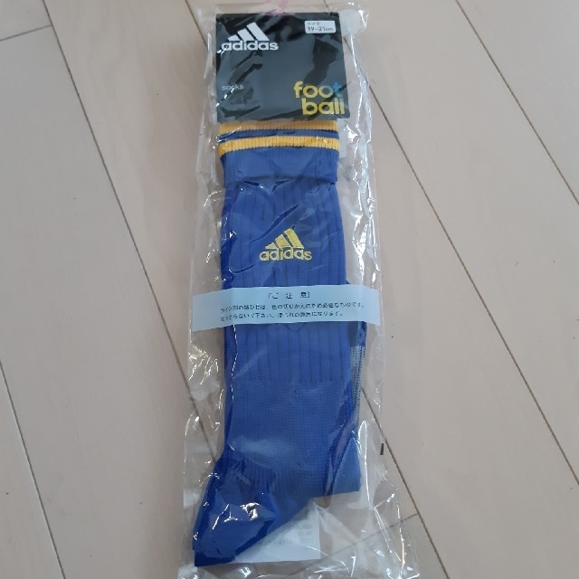 adidas(アディダス)の最終値下げ★新品未使用19-21cm☆adidasアディダス青サッカーソックス スポーツ/アウトドアのサッカー/フットサル(その他)の商品写真