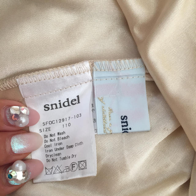 SNIDEL(スナイデル)のスナイデルガール ミニワンピース ベロア チュール ベージュ 110 キッズ/ベビー/マタニティのキッズ服女の子用(90cm~)(ワンピース)の商品写真