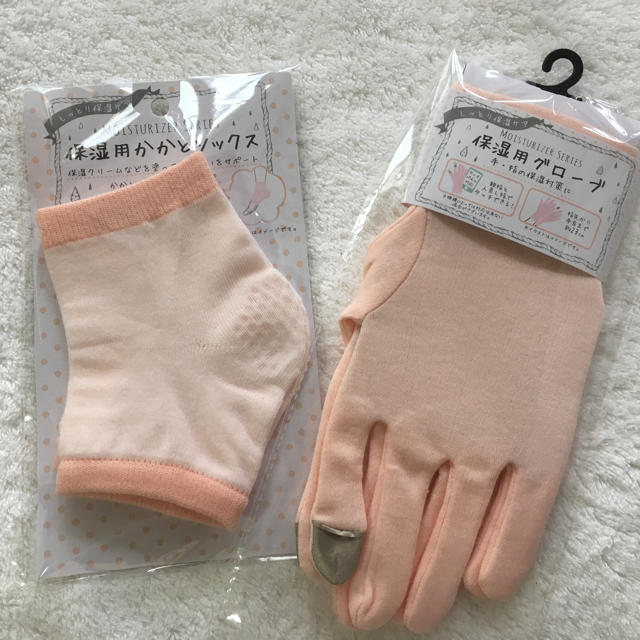 キャンドゥ*保湿用グローブ&かかとソックス コスメ/美容のボディケア(フットケア)の商品写真
