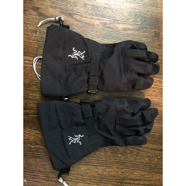 ARC'TERYX(アークテリクス)の在庫処分セール1週間アークテリクス beta glove black XSサイズ スポーツ/アウトドアのスノーボード(アクセサリー)の商品写真