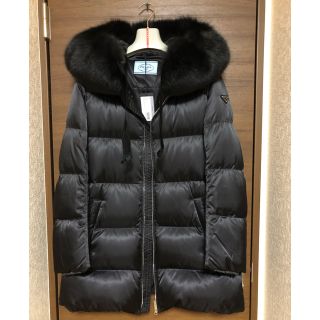 プラダ(PRADA)の【クリスマスセール】新品 PRADA ファー付きダウンブラック42(ダウンコート)