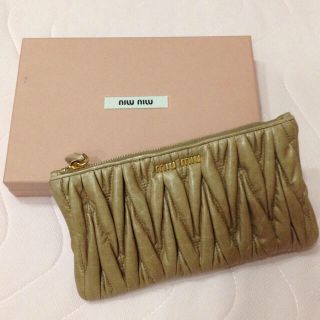 ミュウミュウ(MIU MIU)のMIUMIU ポーチ(ポーチ)