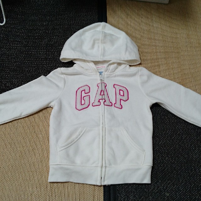 GAP Kids(ギャップキッズ)のBaby GAP☆パーカー☆100センチ☆裏起毛☆ホワイト×ピンク☆ キッズ/ベビー/マタニティのキッズ服女の子用(90cm~)(ジャケット/上着)の商品写真