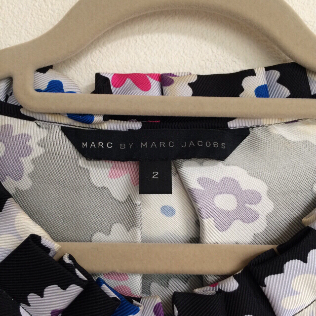 MARC BY MARC JACOBS(マークバイマークジェイコブス)の【値下げしました】 MARC BY MARC JACOBS シルクブラウス レディースのトップス(シャツ/ブラウス(半袖/袖なし))の商品写真