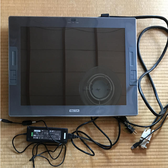 Wacom  Cintiq 21UX DTZ-2100D スマホ/家電/カメラのPC/タブレット(PC周辺機器)の商品写真