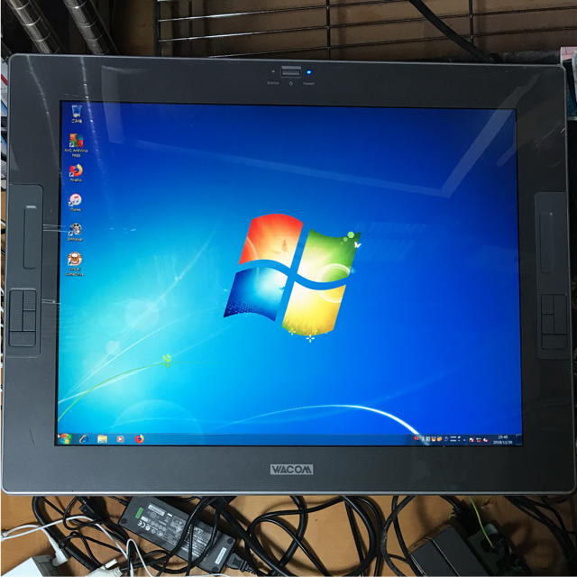 Wacom  Cintiq 21UX DTZ-2100D スマホ/家電/カメラのPC/タブレット(PC周辺機器)の商品写真