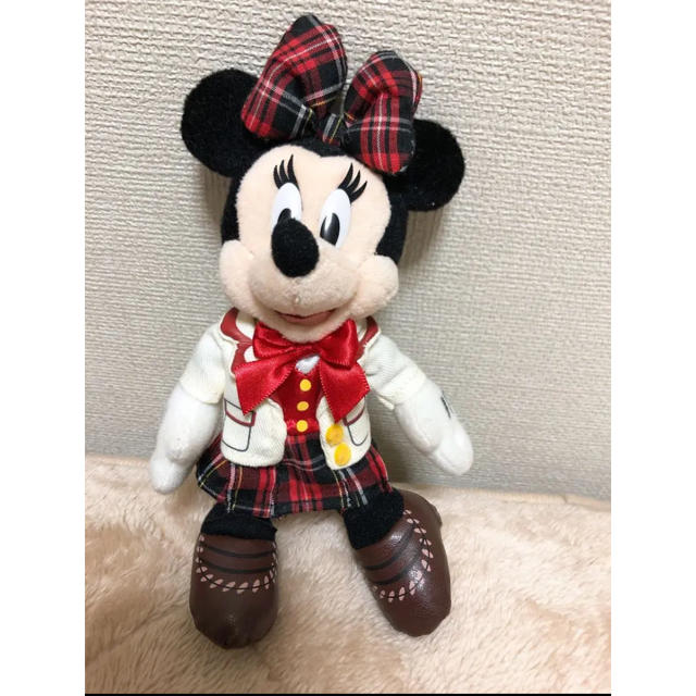 Disney(ディズニー)のミニー 制服コスチューム ぬいぐるみバッジ エンタメ/ホビーのおもちゃ/ぬいぐるみ(ぬいぐるみ)の商品写真