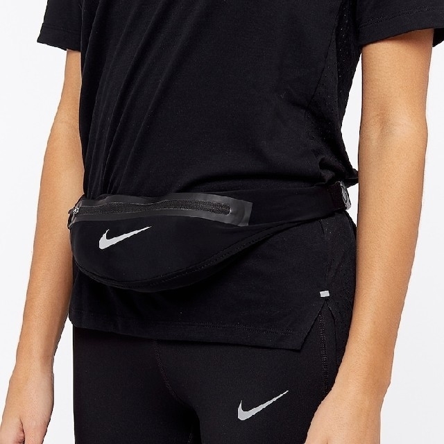 NIKE(ナイキ)の新品 NIKE zip pocket expandable waistpack レディースのバッグ(ボディバッグ/ウエストポーチ)の商品写真