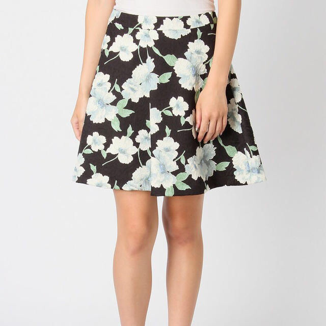 CECIL McBEE(セシルマクビー)の花柄ジャガードスカート レディースのスカート(ミニスカート)の商品写真