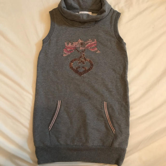 Gucci(グッチ)のグレー 裏起毛ワンピース 5y 110 キッズ/ベビー/マタニティのキッズ服女の子用(90cm~)(ワンピース)の商品写真