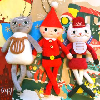 カルディ(KALDI)のKALDI★ クリスマス限定★新品 くたくたネコちゃん 3点セット サンタさん(キーホルダー)