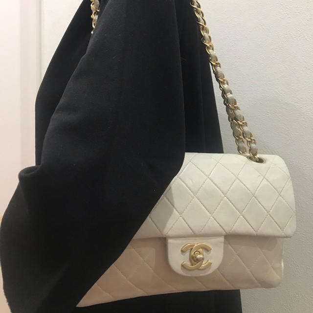 CHANEL(シャネル)の正規品 美品 シャネル マトラッセ Wチェーンショルダー レディースのバッグ(ショルダーバッグ)の商品写真