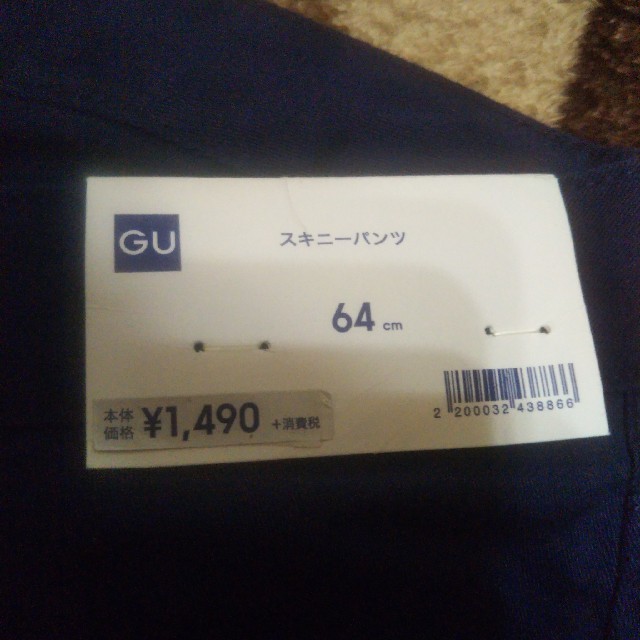 GU(ジーユー)の本日限定☆新品タグ付☆デニム☆スキニーパンツ☆ネイビー☆GU☆64センチ レディースのパンツ(スキニーパンツ)の商品写真