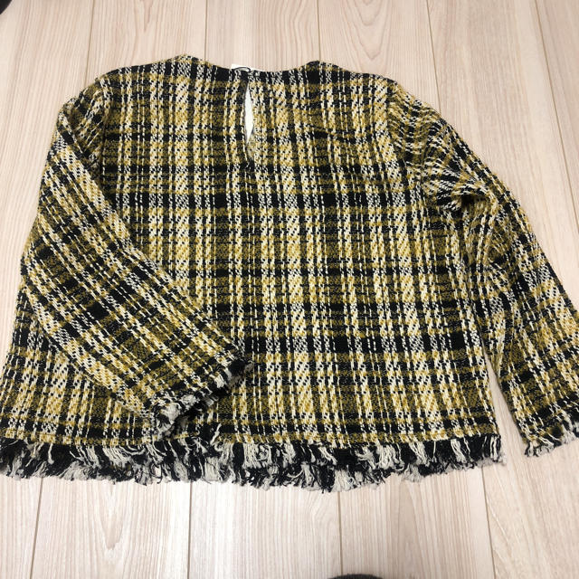 ZARA(ザラ)のzara ツイード風 トップス 今期購入、未使用 レディースのトップス(カットソー(長袖/七分))の商品写真