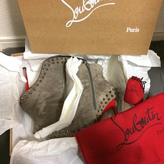 クリスチャンルブタン(Christian Louboutin)の来週末までY☆〜様専用 クリスチャンルブタン ショートブーツ グレージュ 38(ブーツ)