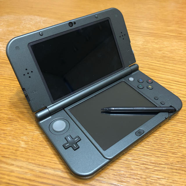 Nintendo 3DS LL 1