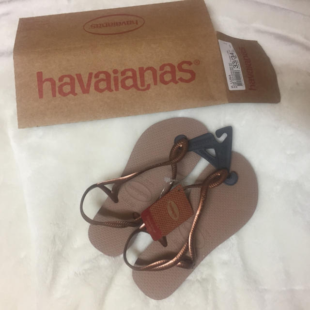 havaianas(ハワイアナス)のNEW【Havaianas】ルナ ローズゴールド 33/34 レディースの靴/シューズ(ビーチサンダル)の商品写真