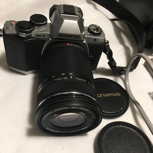 OLYMPUS(オリンパス)の 【もかもかさん専用】OLYMPUS EM10 ミラーレス 一眼レフ セット スマホ/家電/カメラのカメラ(ミラーレス一眼)の商品写真