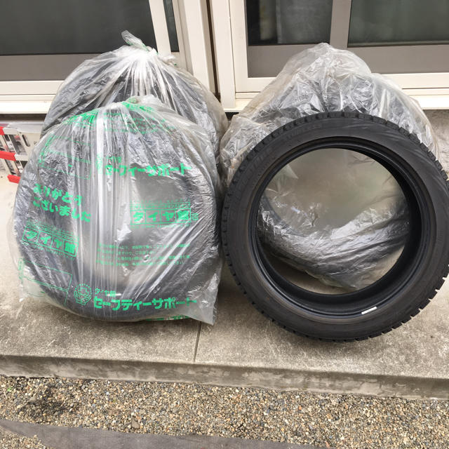 ブリジストン225/45 R18 スタッドレスタイヤ自動車/バイク