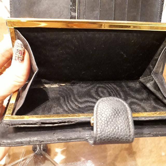 CHANEL(シャネル)のmoon様専用✨正規品中古シャネルキャビアスキン長財布 レディースのファッション小物(財布)の商品写真